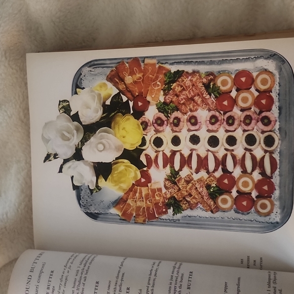 Vintage 850 Page Italian Cookbook Hardcover - Picture 3 of 8